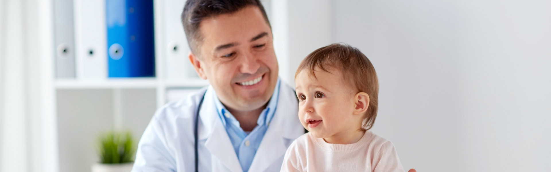 doctor looking at the child smiling